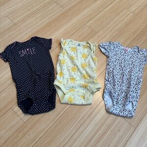 Set of 3 onesies. Size 18 months. Like new